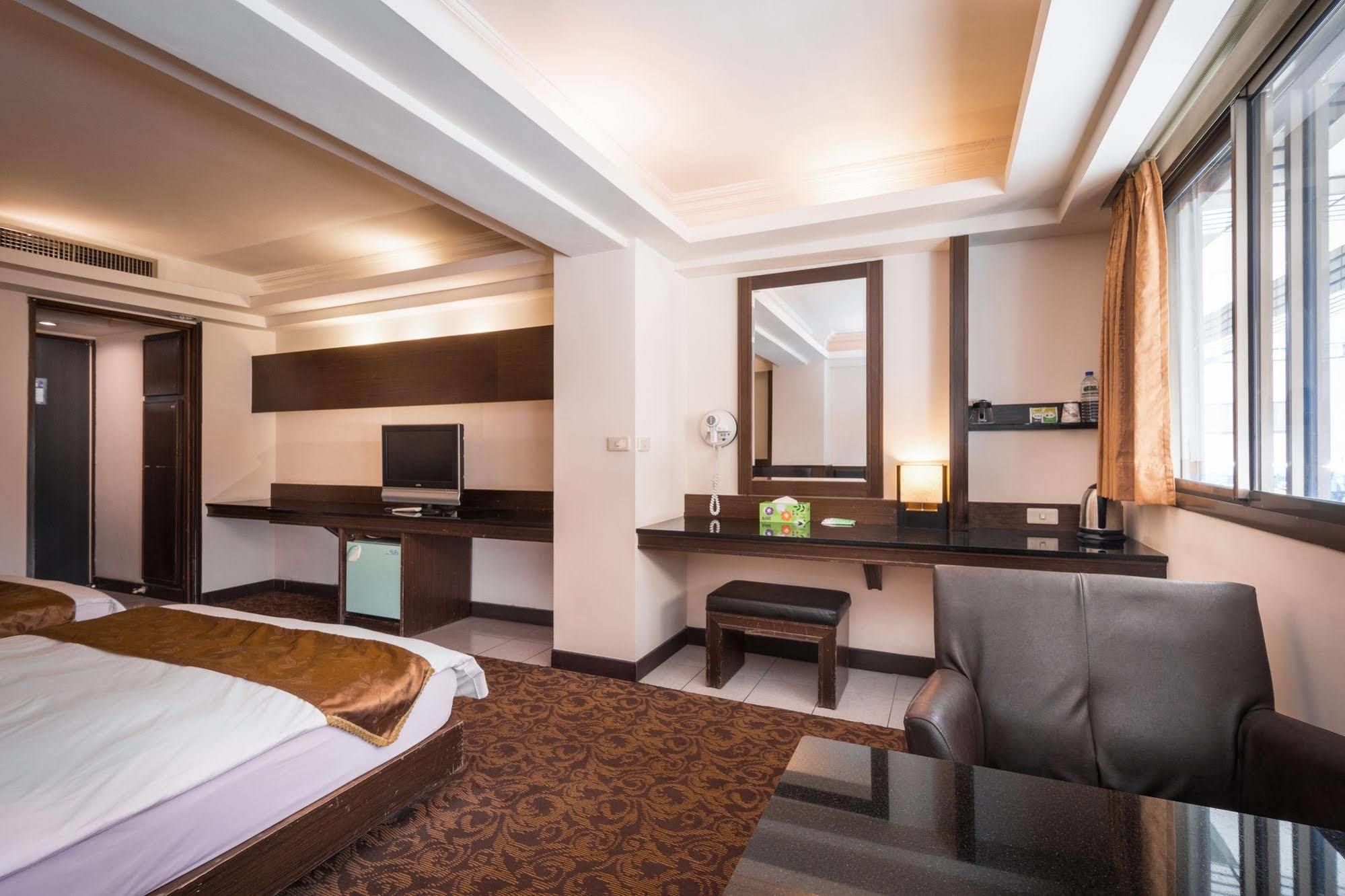 The Enterpriser Hotel Тайчжун Экстерьер фото
