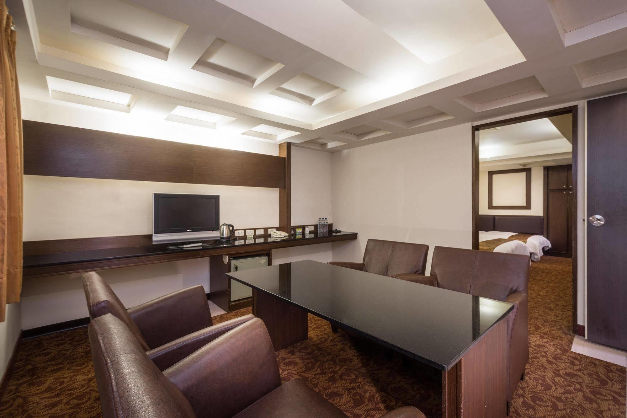 The Enterpriser Hotel Тайчжун Экстерьер фото